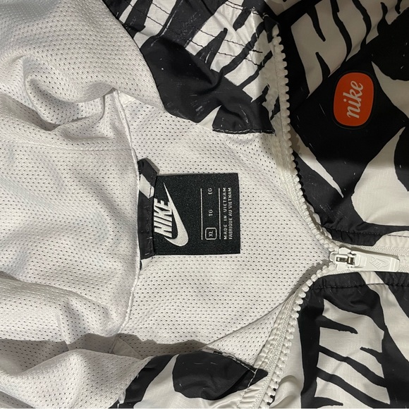 Boys Nike wind breaker - Picture 2 of 2